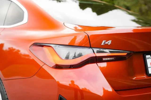 BMW i4 photo 14