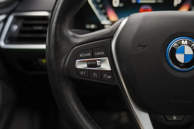 BMW i4 photo 29