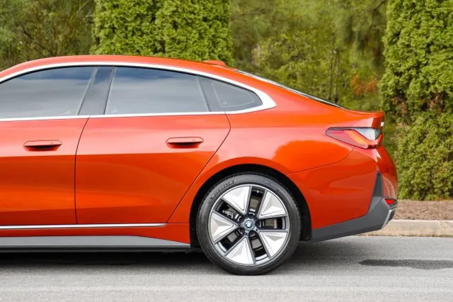BMW i4 photo 7