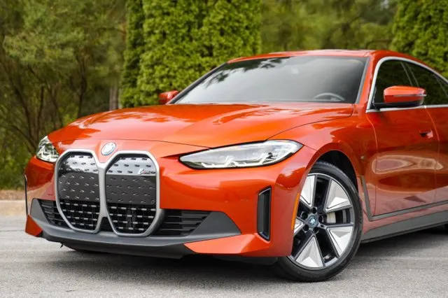 BMW i4 photo 2