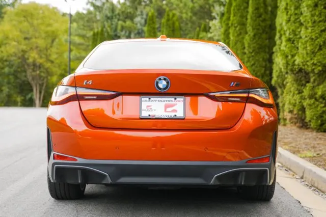 BMW i4 photo 18