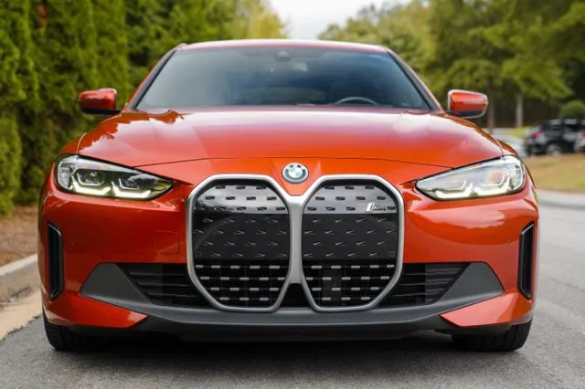 BMW i4 photo 17