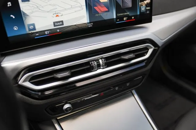 BMW i4 photo 34