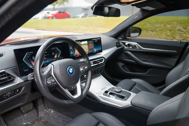BMW i4 photo 22