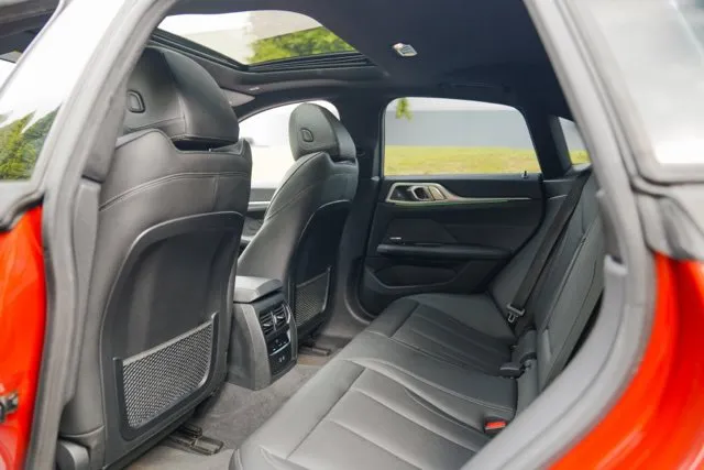 BMW i4 photo 39