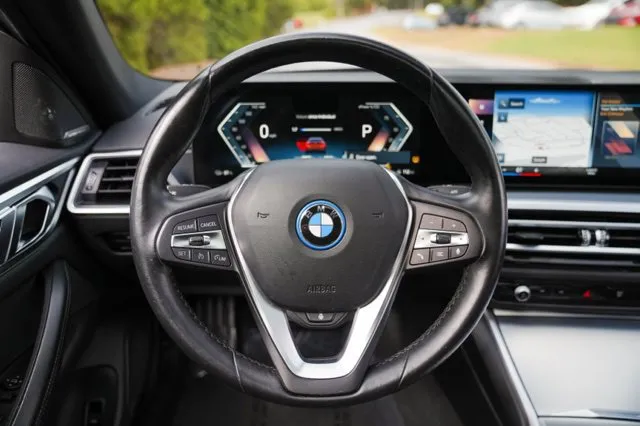 BMW i4 photo 28