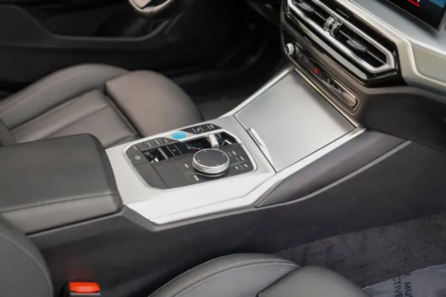 BMW i4 photo 36