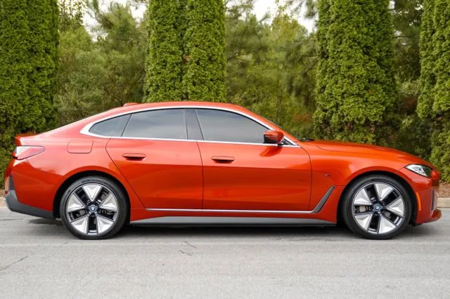 BMW i4 photo 8