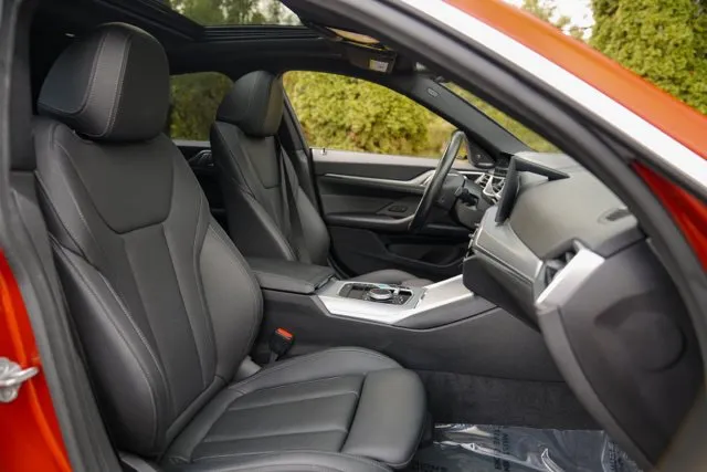 BMW i4 photo 38