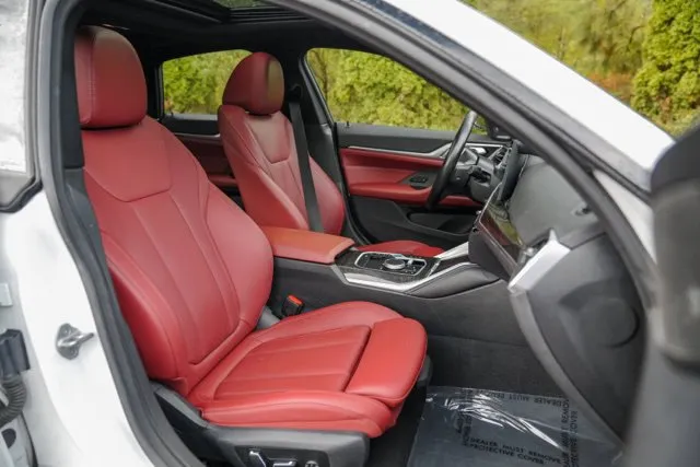 BMW i4 photo 32