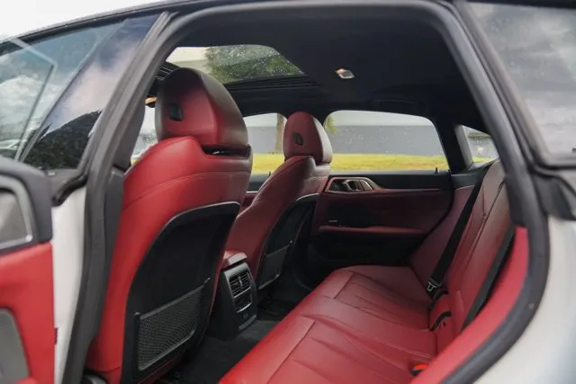 BMW i4 photo 33