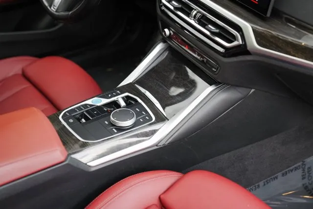 BMW i4 photo 30