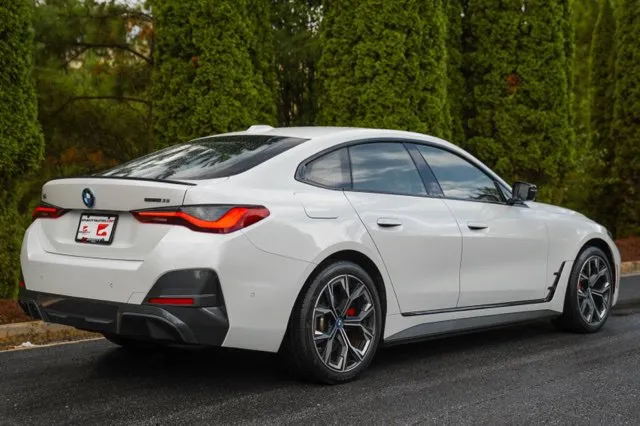 BMW i4 photo 15