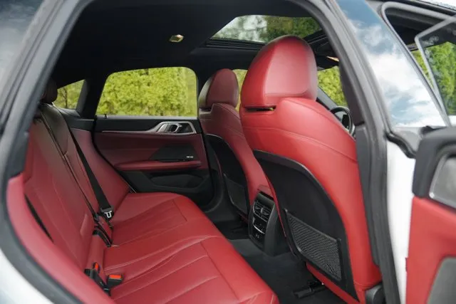 BMW i4 photo 34