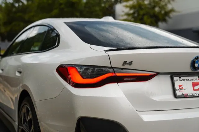 BMW i4 photo 11