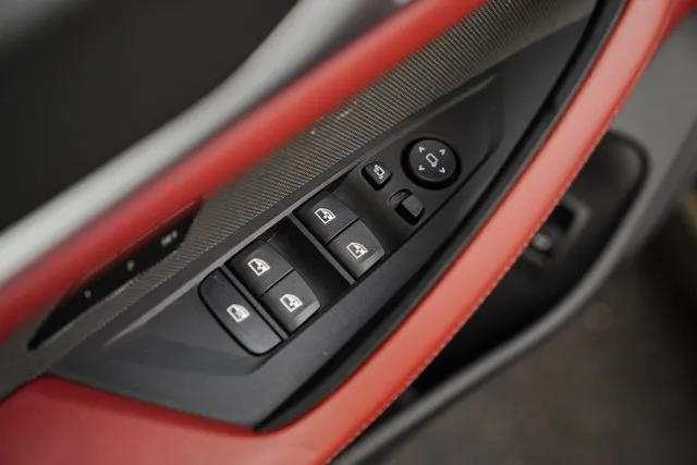 BMW i4 photo 40