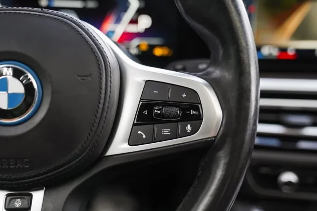 BMW i4 photo 25