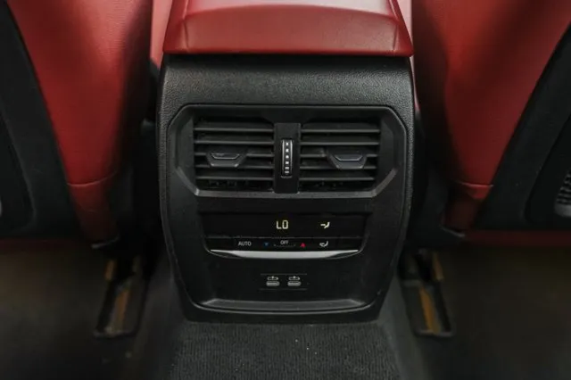 BMW i4 photo 37