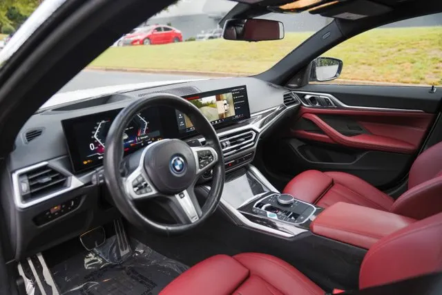 BMW i4 photo 18