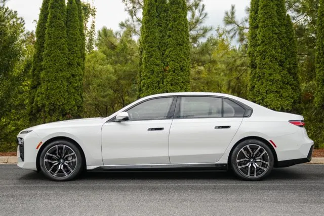 BMW i7 photo 5