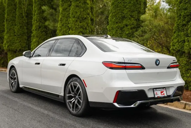 BMW i7 photo 11
