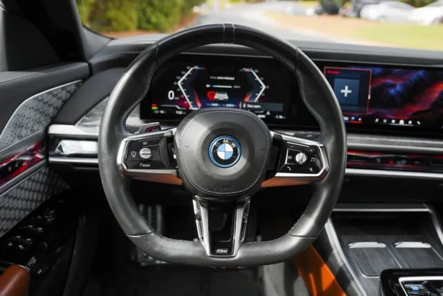 BMW i7 photo 25