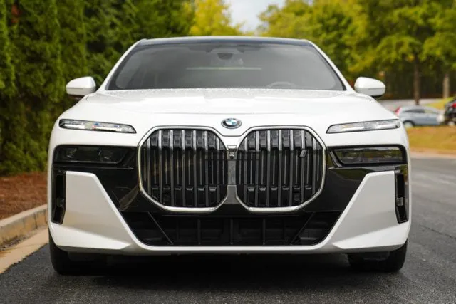BMW i7 photo 16
