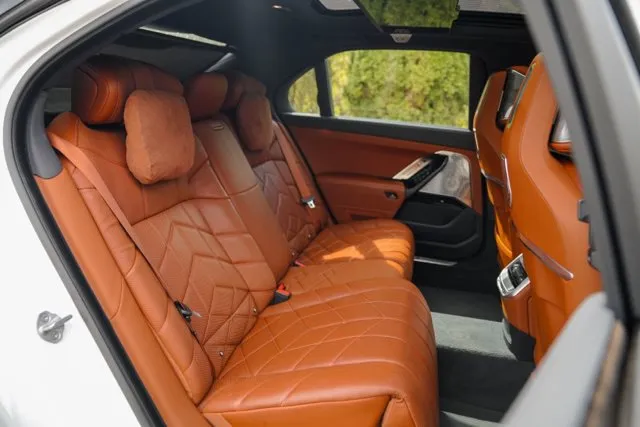 BMW i7 photo 38