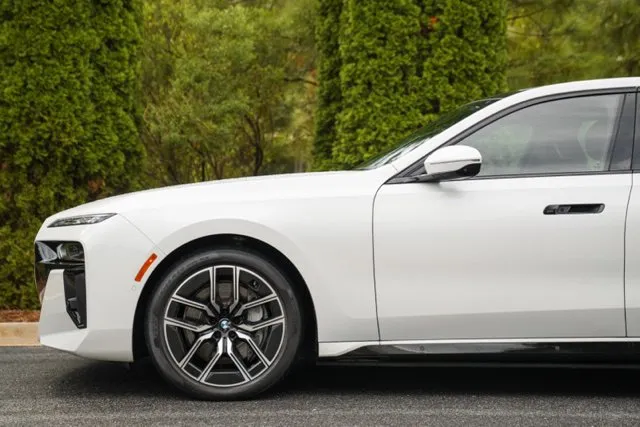 BMW i7 photo 6