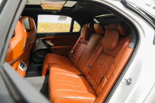 BMW i7 photo 37