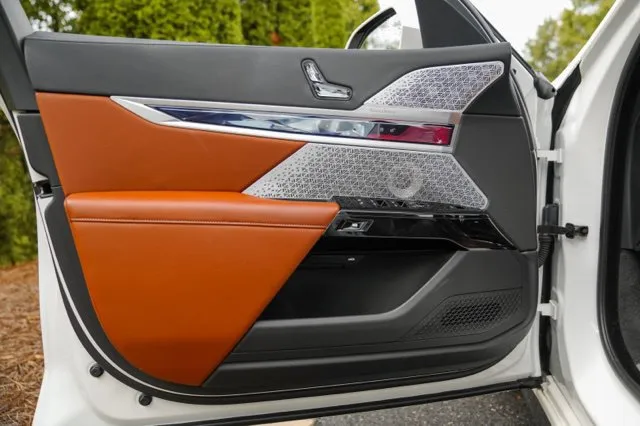 BMW i7 photo 44