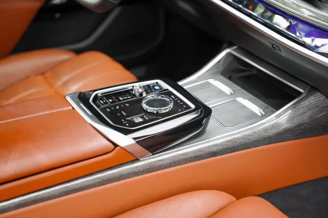 BMW i7 photo 33
