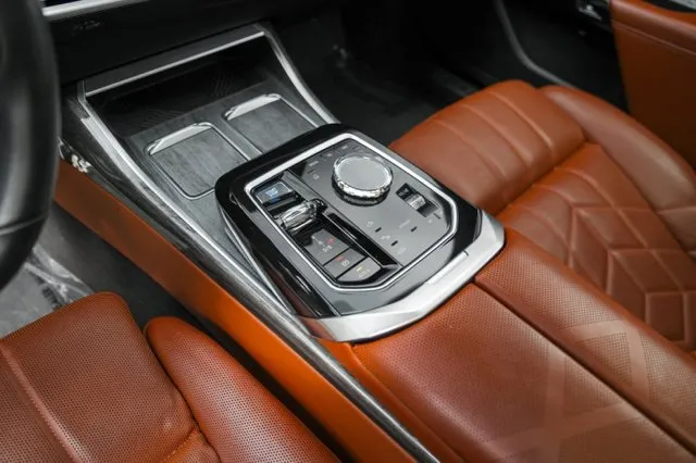 BMW i7 photo 32