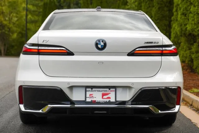 BMW i7 photo 17
