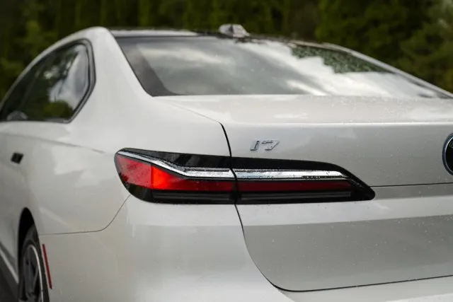BMW i7 photo 13