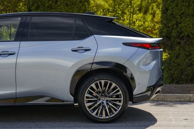 Lexus RZ photo 7