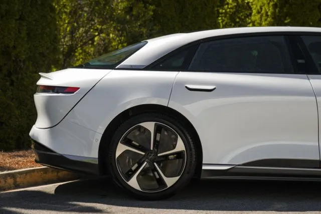 Lucid Air photo 9