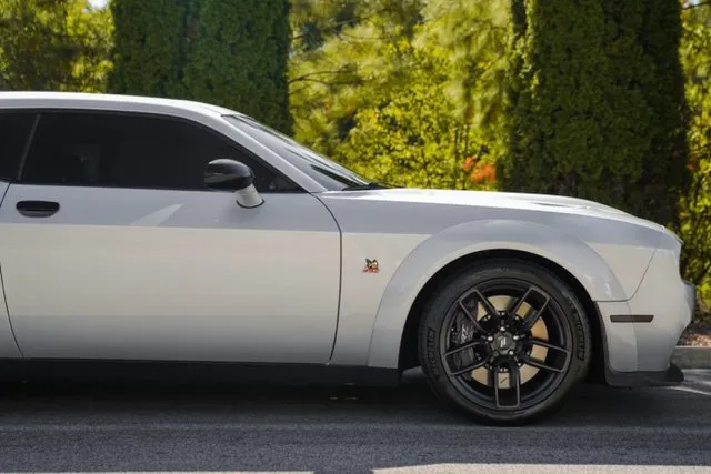 Dodge Challenger photo 11