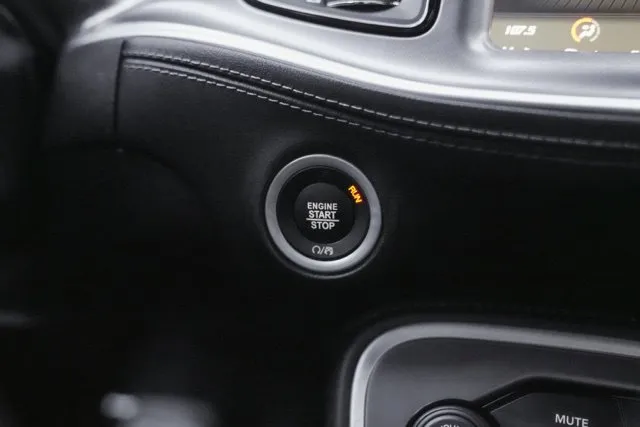 Dodge Challenger photo 32