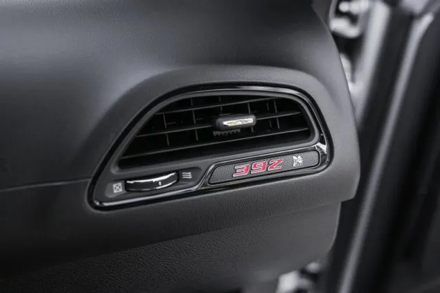 Dodge Challenger photo 36