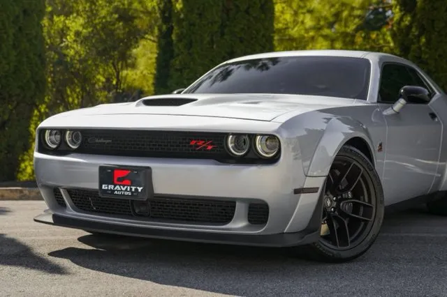 Dodge Challenger photo 2