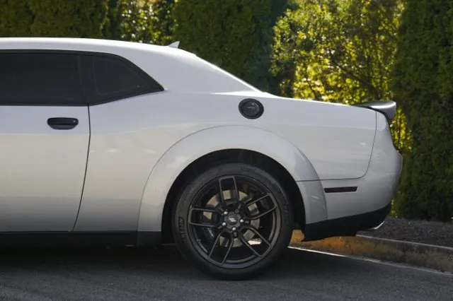 Dodge Challenger photo 8