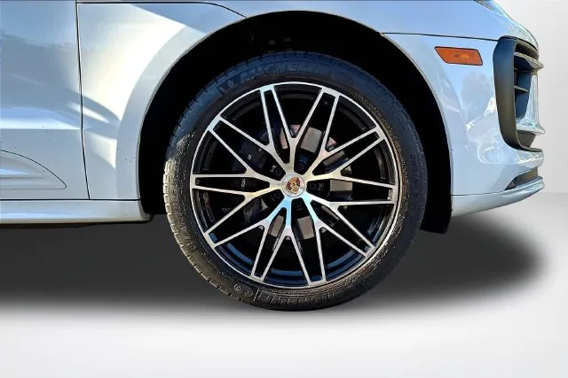 Porsche Macan photo 35