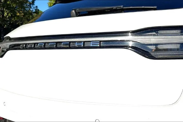 Porsche Macan photo 25