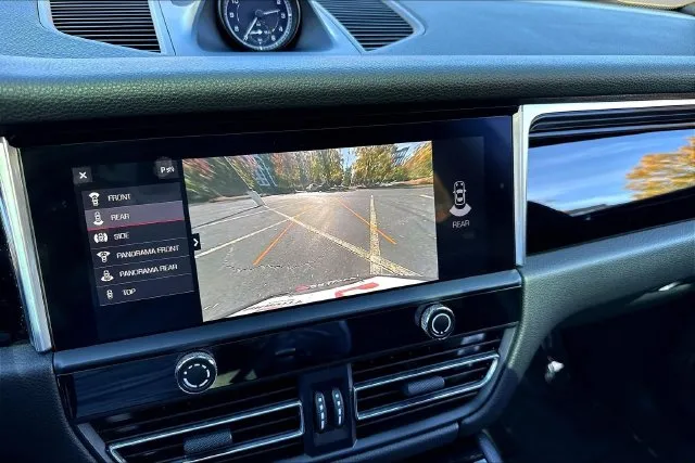 Porsche Macan photo 16