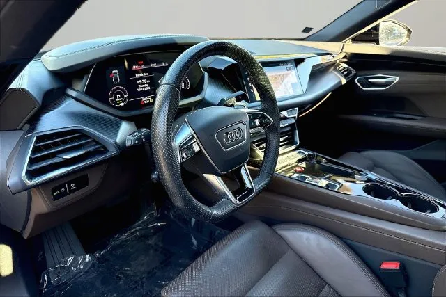 Audi e-tron GT photo 18