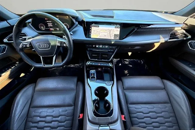 Audi e-tron GT photo 9