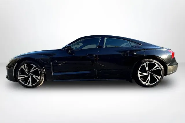 Audi e-tron GT photo 8