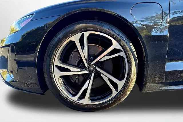 Audi e-tron GT photo 33