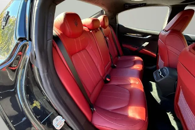 Maserati Ghibli photo 27